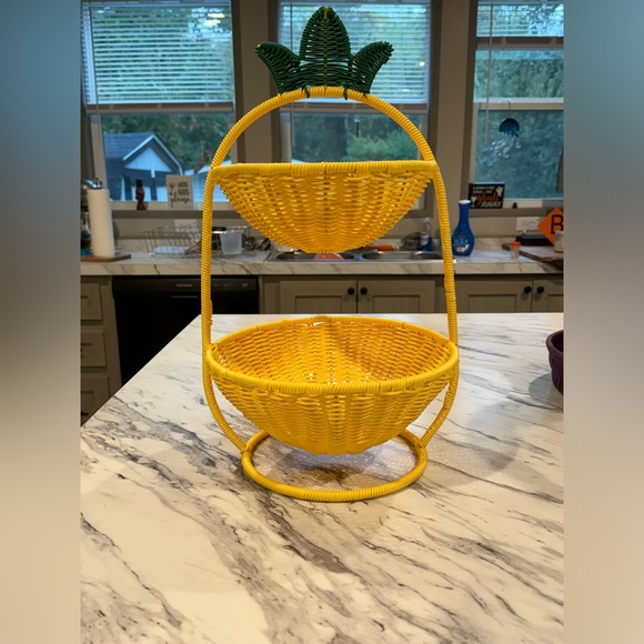 Wicker Pineapple Basket - Picture 1 of 4